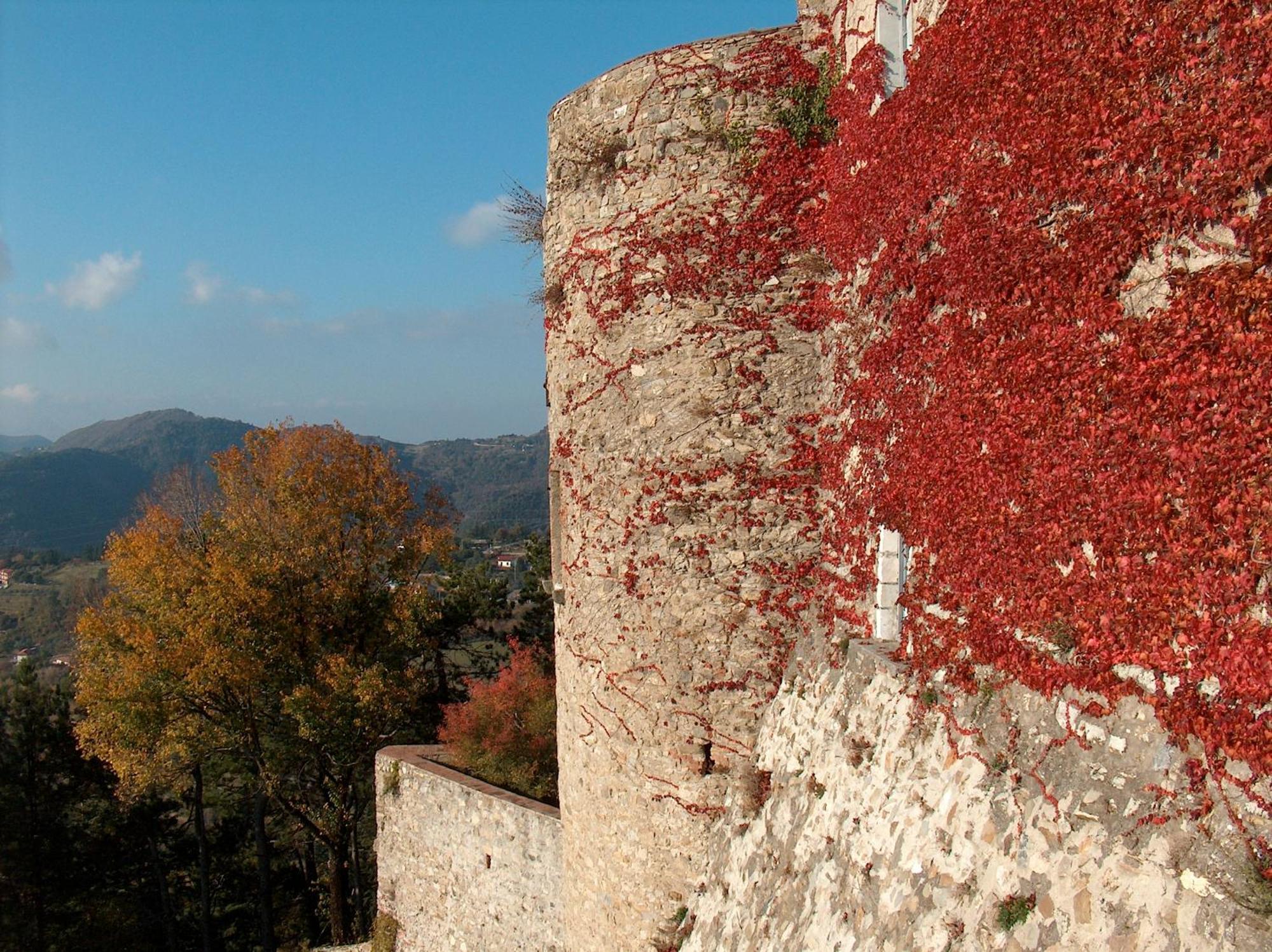 Castello Malaspina Di Fosdinovo Hotell Exteriör bild